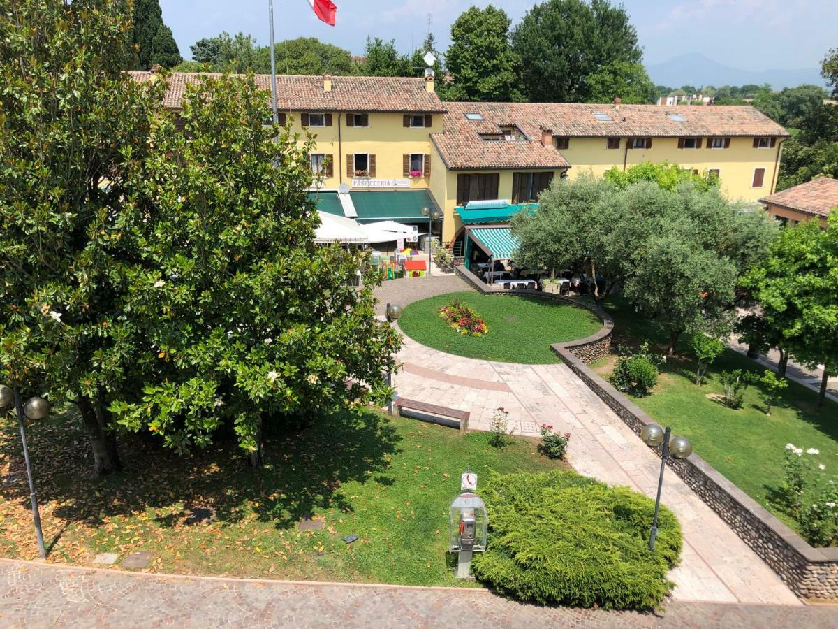 Irides Rooms A Un Passo Dai Parchi Divertimento Lazise Exteriör bild