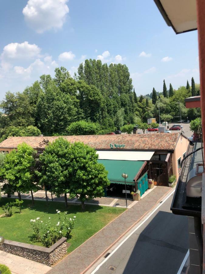 Irides Rooms A Un Passo Dai Parchi Divertimento Lazise Exteriör bild